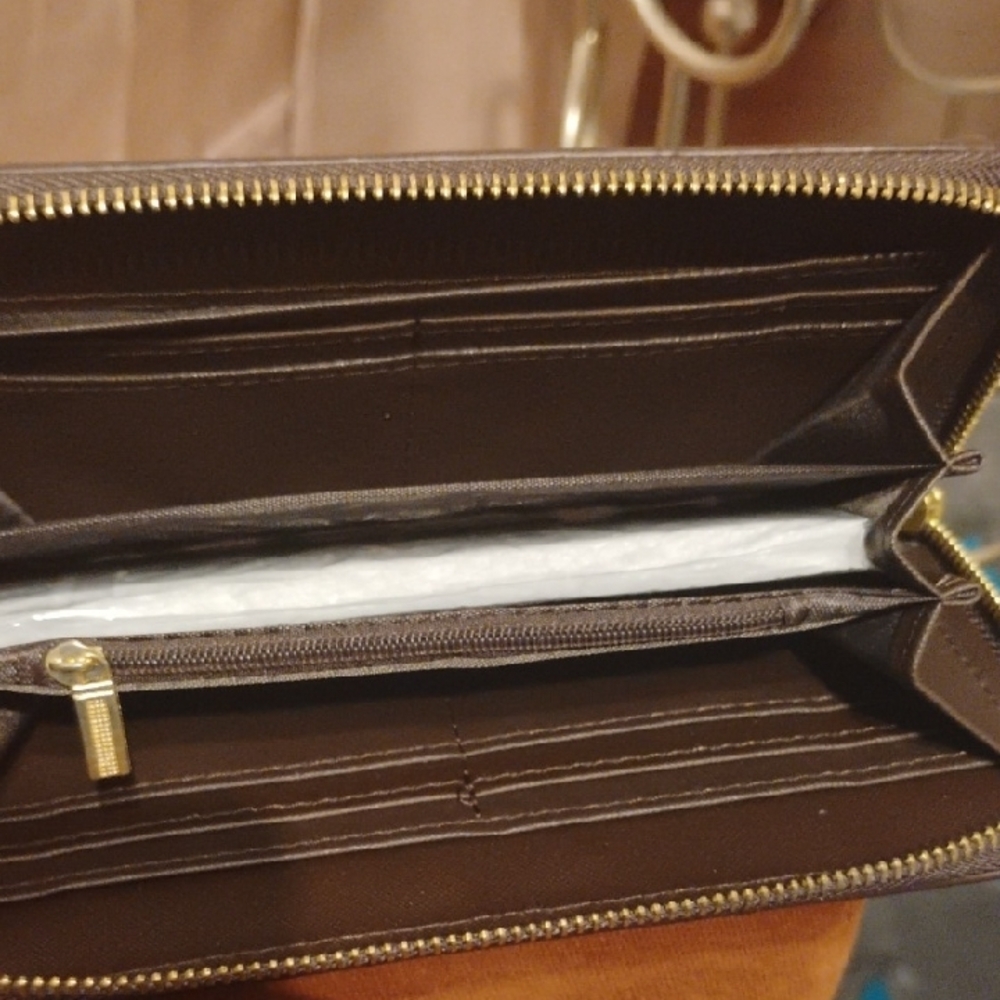GG Canvas Wallet in Brown and Cream - Picture 4 of 11